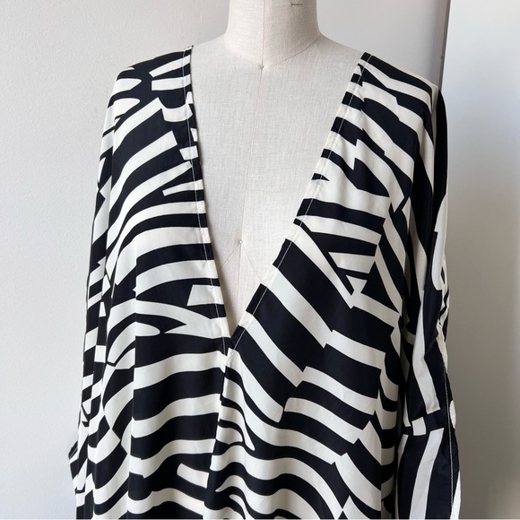 Zebra Like Tunic size 3X or One Size - Picture 4 of 8